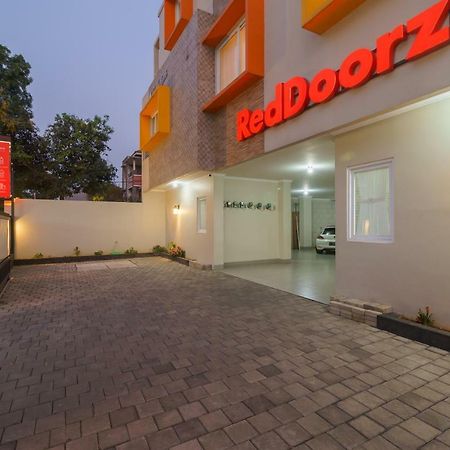 מלון בנדונג Reddoorz Near Taman Makam Pahlawan Cikutra מראה חיצוני תמונה