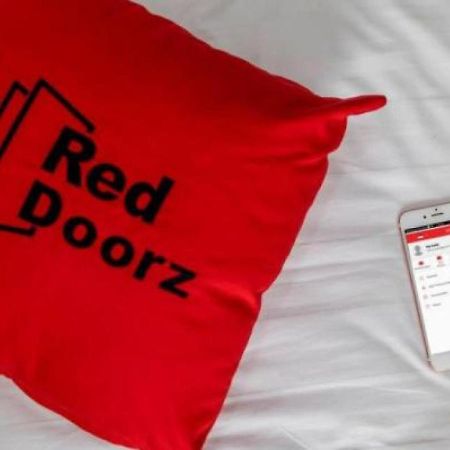 מלון בנדונג Reddoorz Near Taman Makam Pahlawan Cikutra מראה חיצוני תמונה